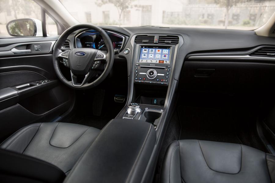 Торпедо Ford Fusion Hybrid Titanium 2018 года  (NA) (фото 2 из 2)